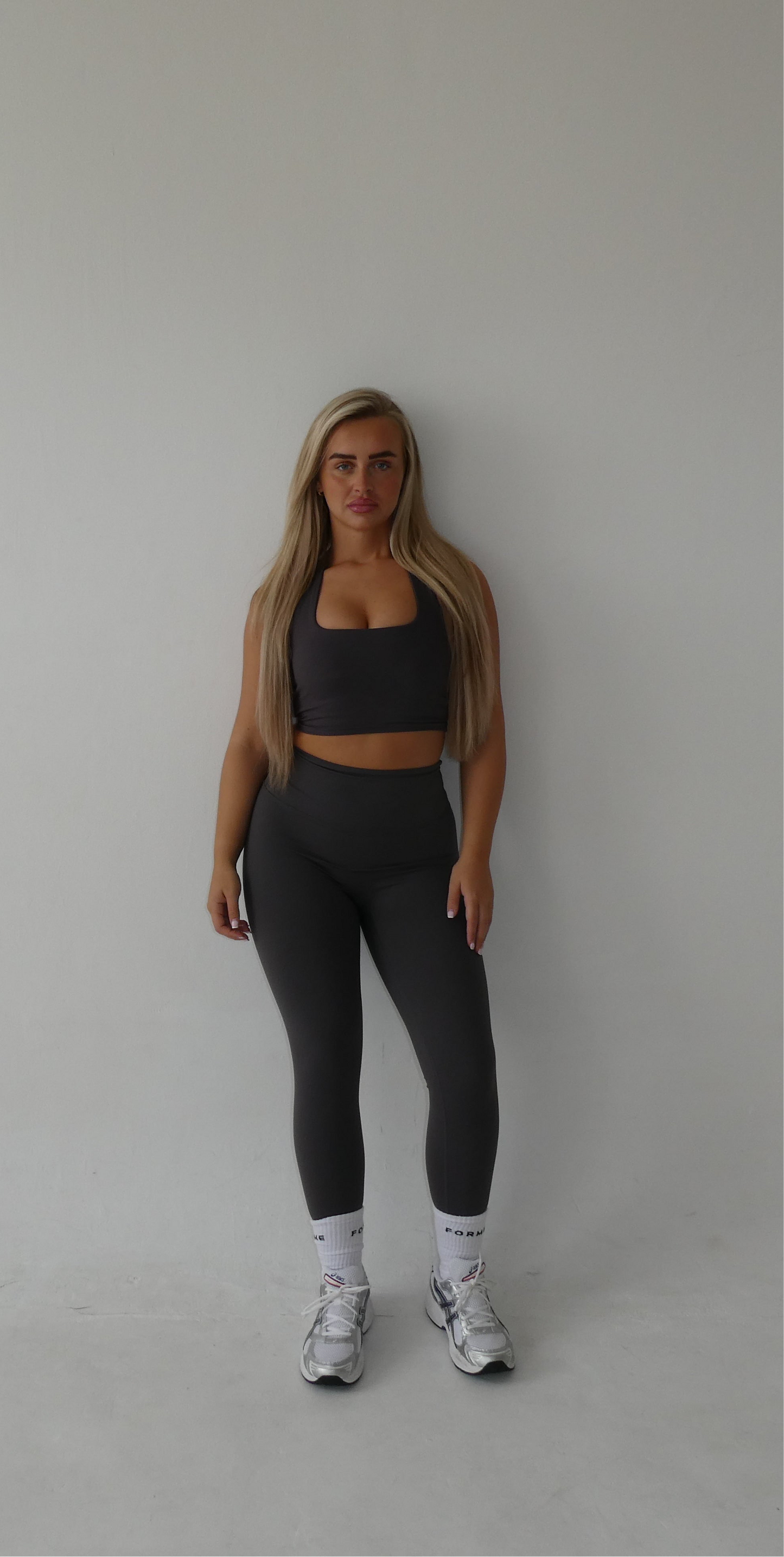 Forme Essential Halterneck Crop – Grey