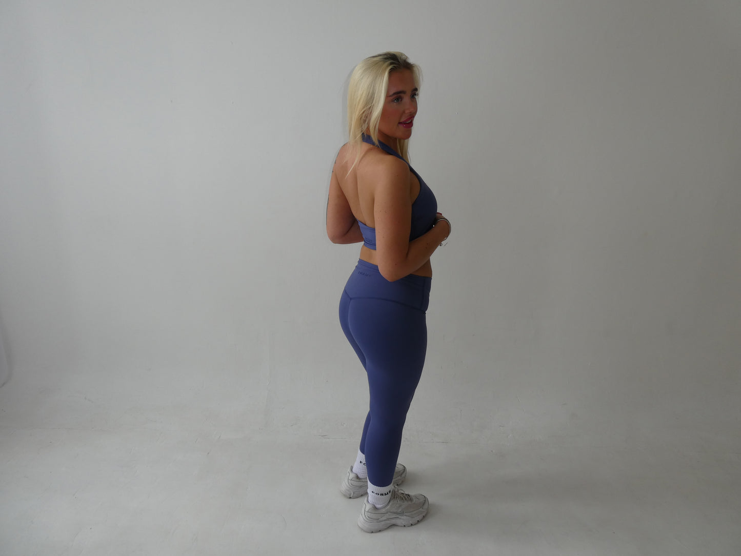 Forme Essential Halterneck Crop – Blueberry