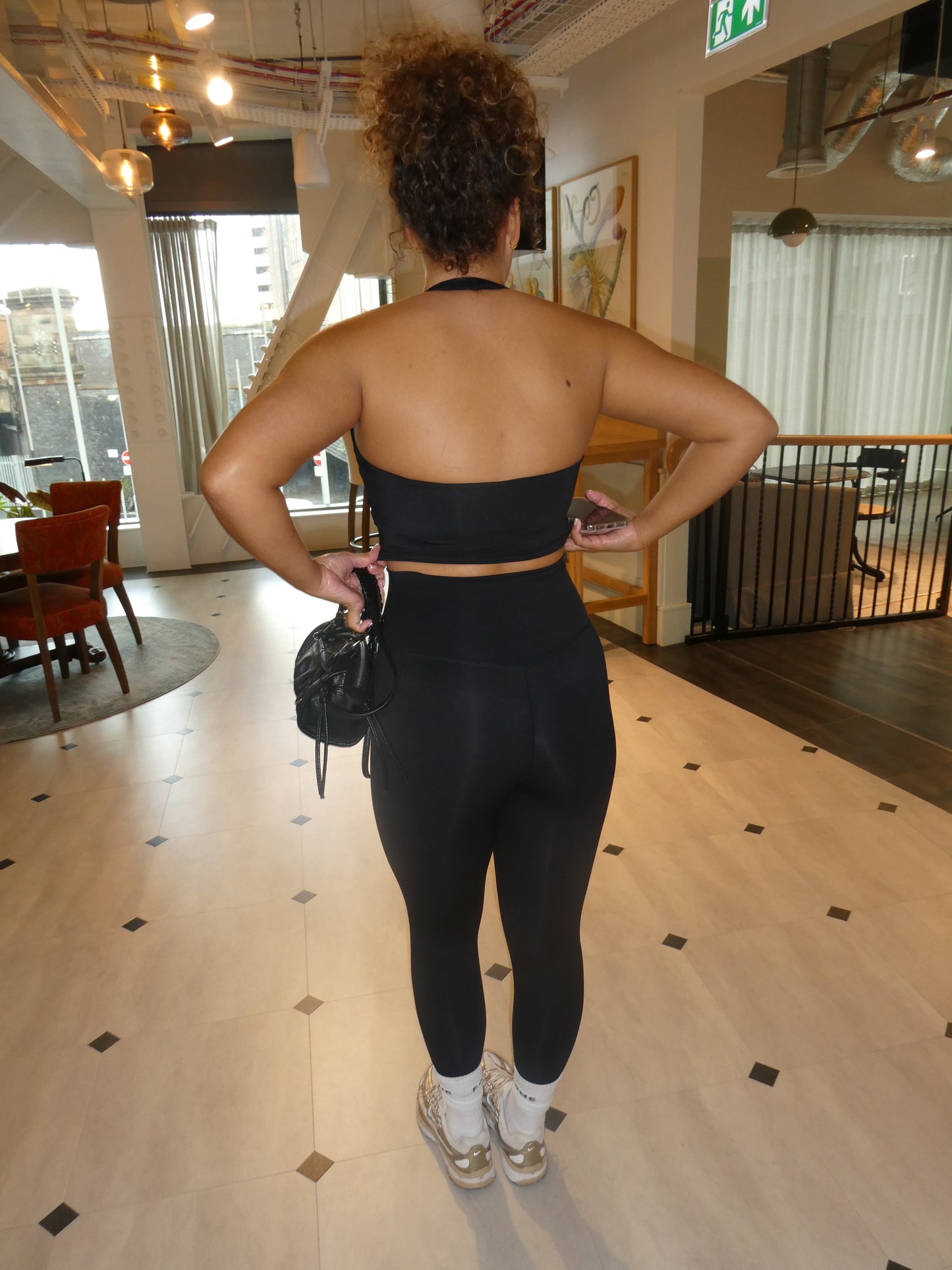 Forme Halterneck Crop – Black