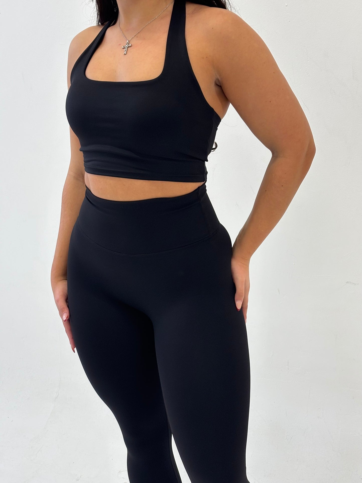 Forme Essential Halterneck Crop – Black