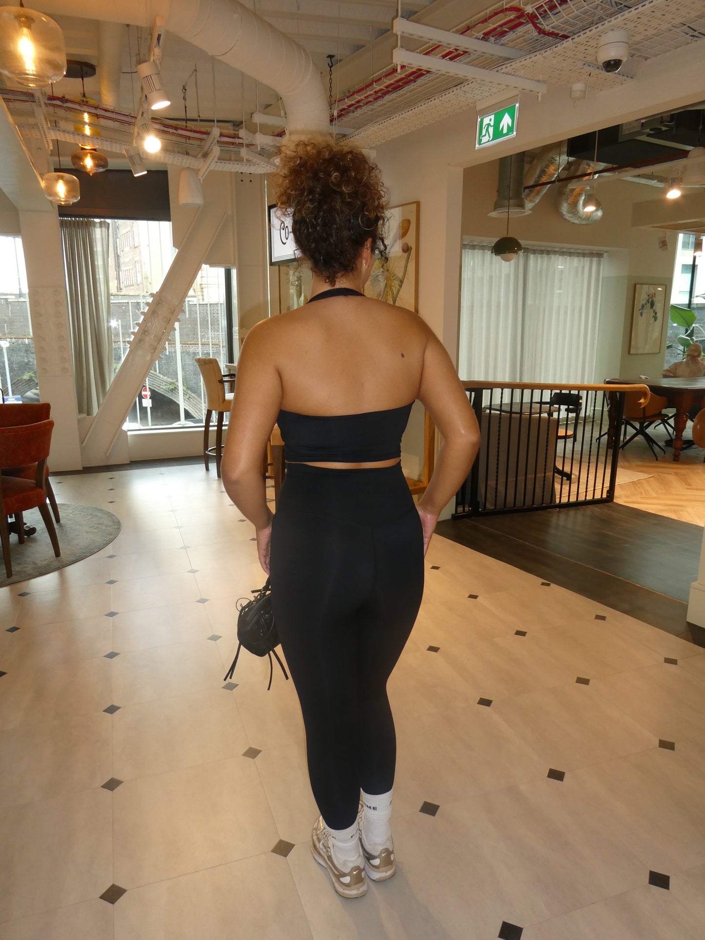 Forme Halterneck Crop – Black