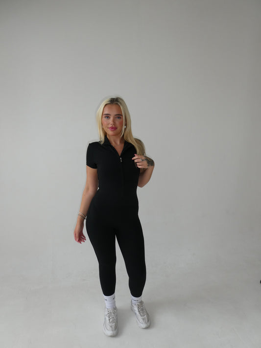 Forme Essential Zip Jumpsuit – Black